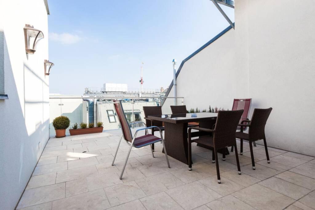 Grosses Penthouse #12 Mit Terrasse Und Aussicht Apartment Vienna Luaran gambar