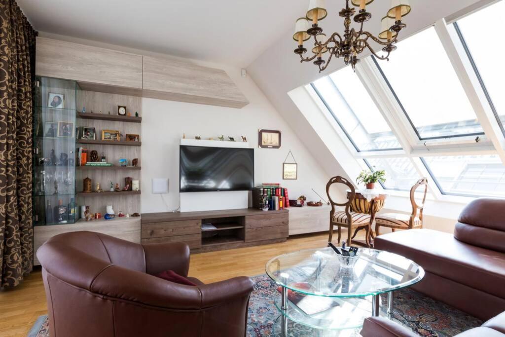 Grosses Penthouse #12 Mit Terrasse Und Aussicht Apartment Vienna Luaran gambar