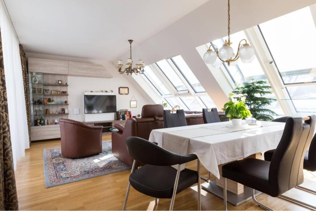 Grosses Penthouse #12 Mit Terrasse Und Aussicht Apartment Vienna Luaran gambar