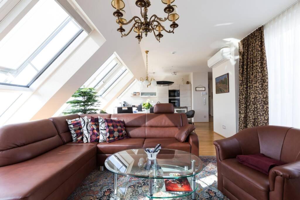Grosses Penthouse #12 Mit Terrasse Und Aussicht Apartment Vienna Luaran gambar